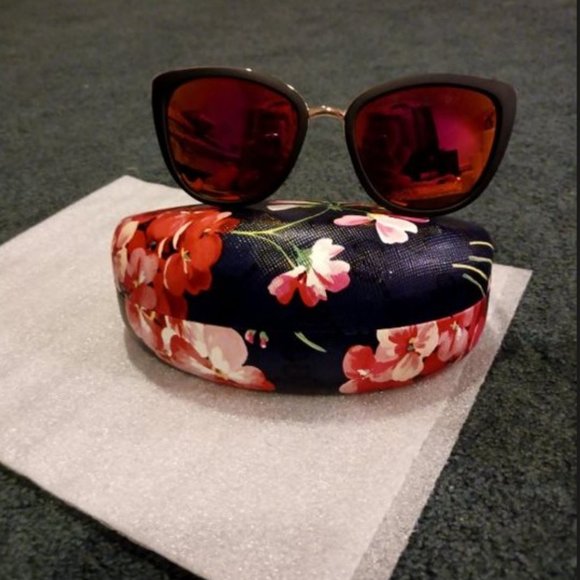 NWOT Cat Eye Sunglasses- Mirrored with case - Picture 2 of 8